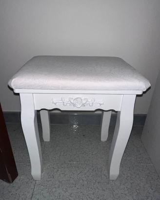 Sgabello imbottito bianco stile classico