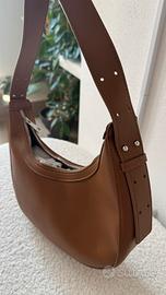 Borsa marrone nuova elegante a croissant media