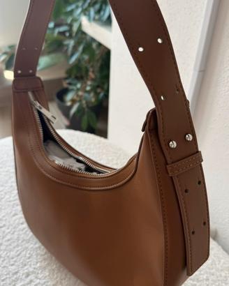 Borsa marrone nuova elegante a croissant media