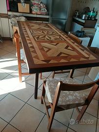 TAVOLO + 4 SEDIE + PIANO LE LEGNO