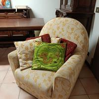 Poltrona imbottita con fantasia floreale