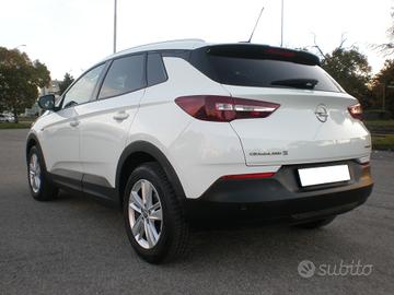 Opel Grandland 1.6 td 120 cv, da vetrina