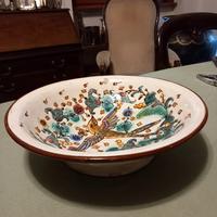 Antica ciotola in ceramica smaltata dipinta a mano