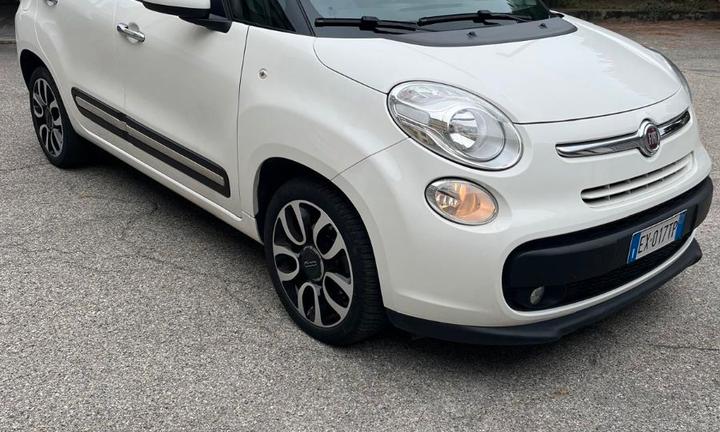 Fiat 500L bianca x neopatentati