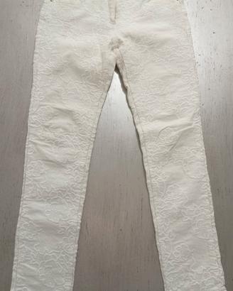 Pantaloni "Conbipel" bianchi con rilievo floreale