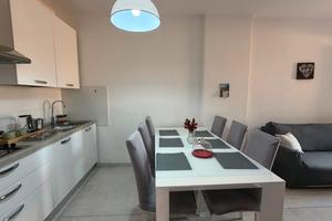 4,5 vani arredato in zona servita + posto auto