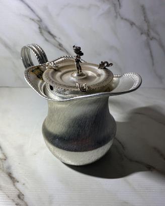 Lattiera vintage ARIR con statuetta