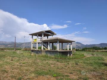 Villetta da completare con terreno 7.500 mq a Pont