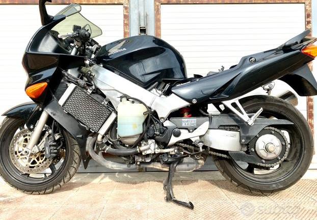 Vfr 800 fi ricambi Honda vfr 800 1999 vfr800