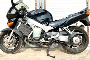 Vfr 800 fi ricambi Honda vfr 800 1999 vfr800