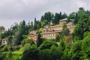 Casa nel cuore di città alta con giardino