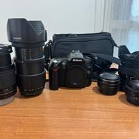 Nikon D90 + 4 obiettivi + accessori — Kit completo