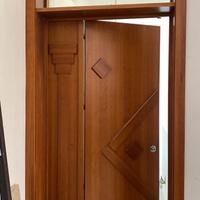 Portoncino in legno massello per appartamento