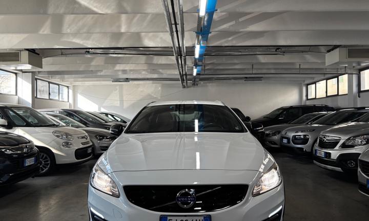 Volvo V60 Cross Country D3 Geartronic Summum