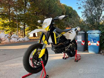 Husqvarna 701 Supermoto depotenziata