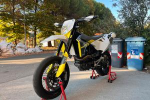 Husqvarna 701 Supermoto depotenziata