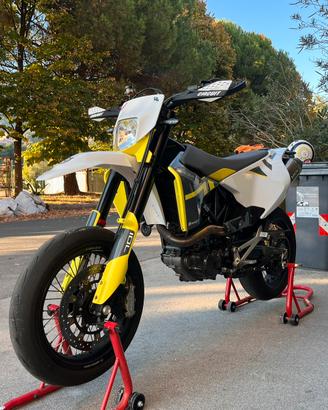 Husqvarna 701 Supermoto depotenziata