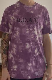 T-shirt viola tie-dye “G.O.A.T.”