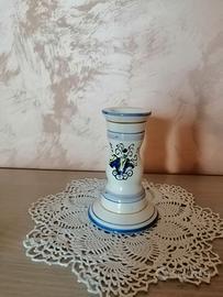 Vecchio portacandela in ceramica dipinta a mano.
