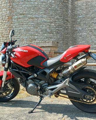 Ducati monster 696 plus