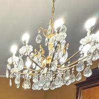 Lampadario stile classico con cristalli pendenti