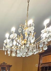 Lampadario stile classico con cristalli pendenti