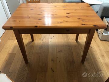 Tavolo e sedie in legno pino di svezia