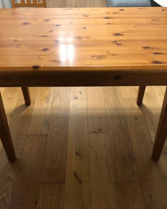 Tavolo e sedie in legno pino di svezia