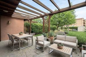 Villa di 200 m² con più di 5 locali a Granarolo de