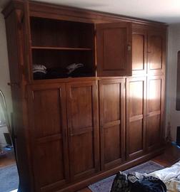 Armadio in legno massello