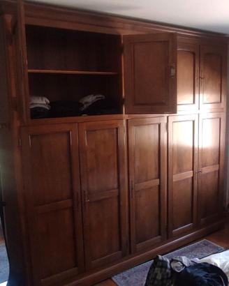 Armadio in legno massello