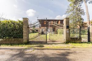 BIFAMILIARE A RONCIGLIONE