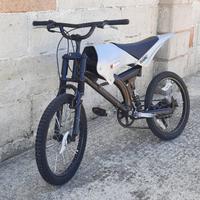 bici a forma di moto rarissima