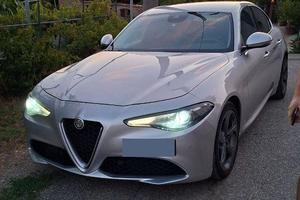 Alfa Romeo Giulia 2.2 AT8 Q2 180cv