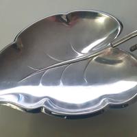 Svuotatasche a forma di foglia in silver anni ’70