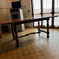 Tavolo in legno (con 4 sedie in omaggio)