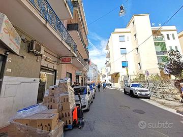 NEGOZIO A CASTELLAMMARE DI STABIA