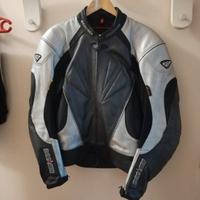 Tuta due pezzi, motociclista. 