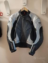 Tuta due pezzi, motociclista. 