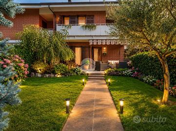 VILLA A SCHIERA A ALPIGNANO