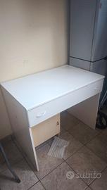 scrivania bianca