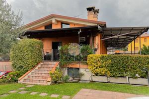 VILLA SINGOLA A LONATO DEL GARDA