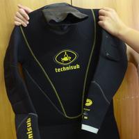 Muta semi stagna per immersione subacquea