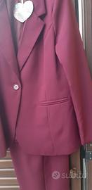 tailleur  color borgogna 