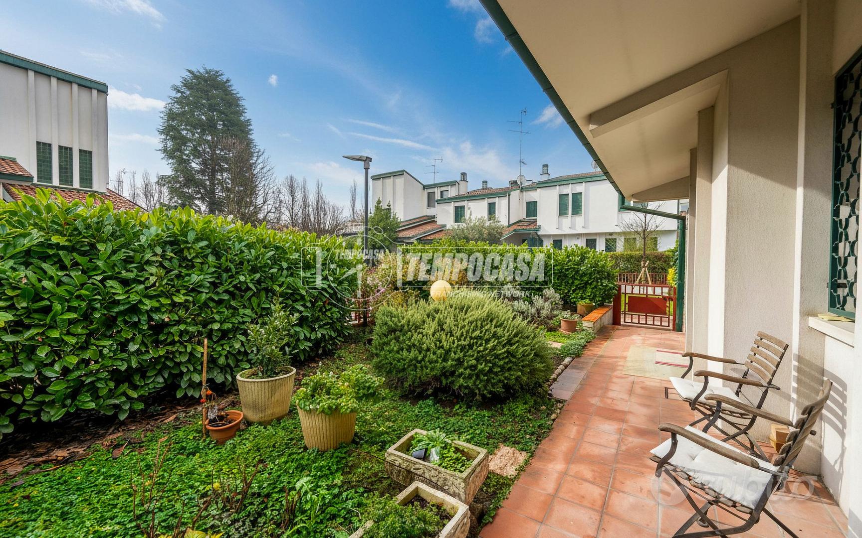 VILLA DI TESTA IN ZONA PARCO CON GIARDINO PRIVATO, - Vista 5