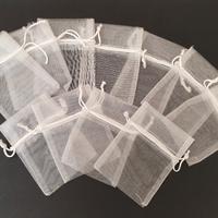 N. 23 Sacchettini in organza bianca 