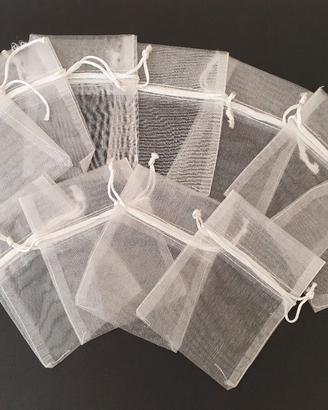 N. 23 Sacchettini in organza bianca 