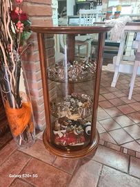 Vetrina circolare in legno