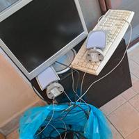 compiuter  con accessori