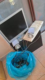 compiuter  con accessori